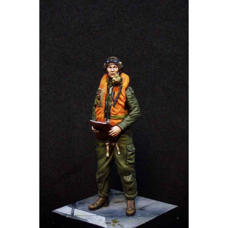 Pilote de la RAF/FAA des années 1950 (une figurine avec choix de têtes - l'une avec un casque volant l'autre avec une casquette 